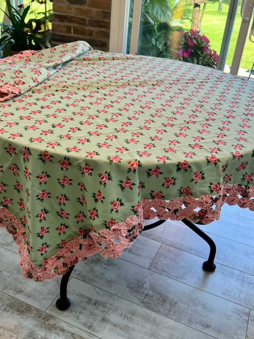 Two's Company Primrose YoYo Flowers Tablecloth